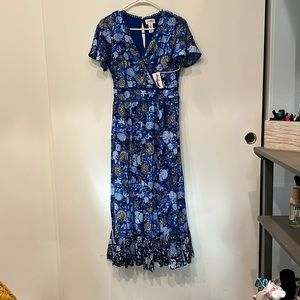 Absolutely beautiful boho dress. Great with boots and light jean jacket.
